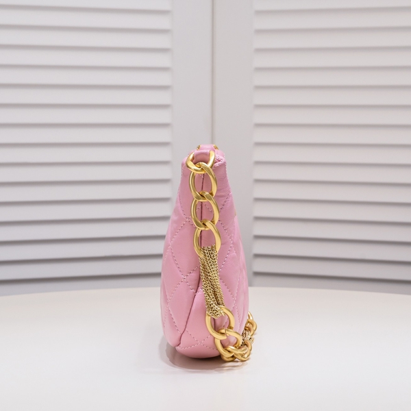 シャネルバッグ背面デザイン